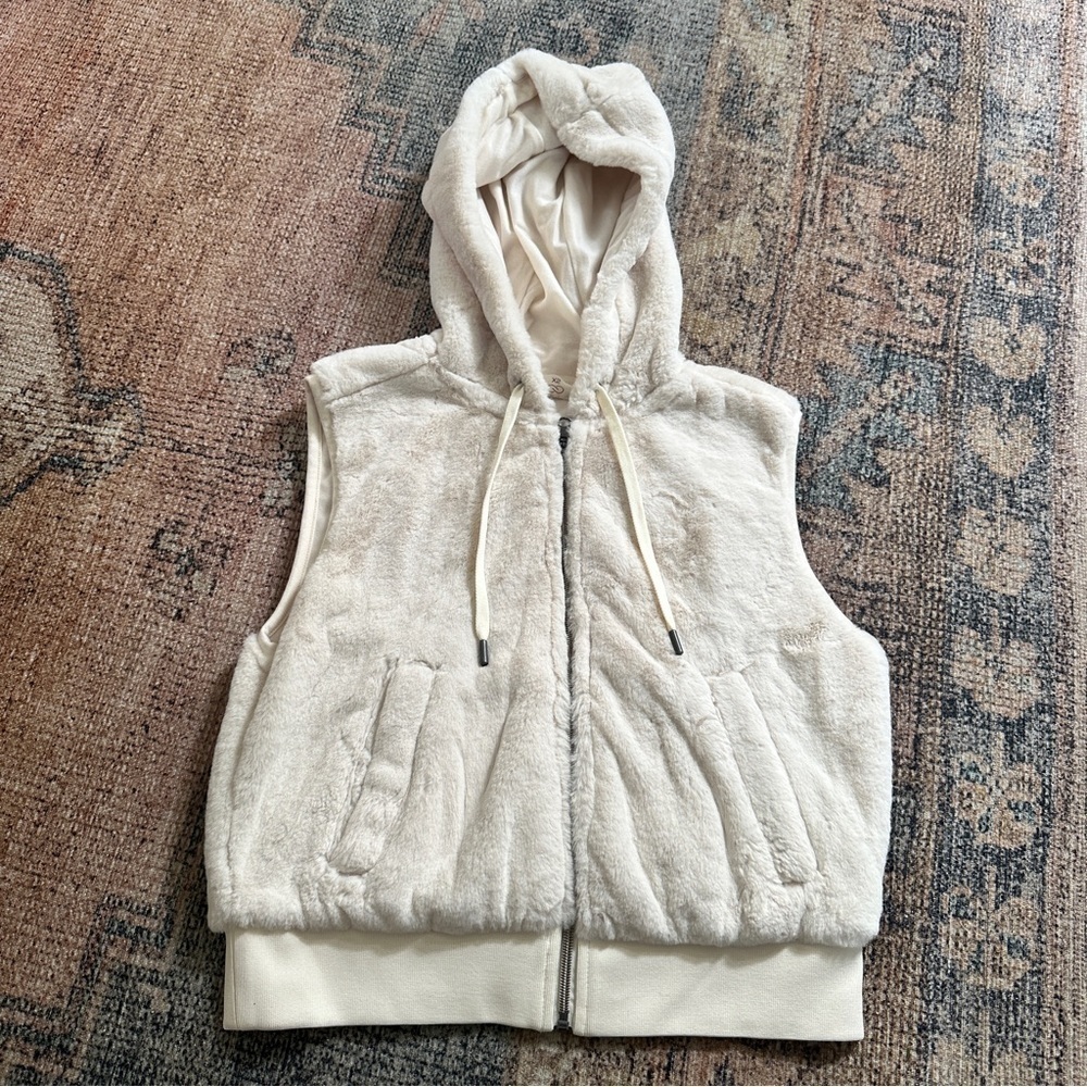 Calia by Carrie Underwood Cream Faux Fur Zip Up Vest sz XS